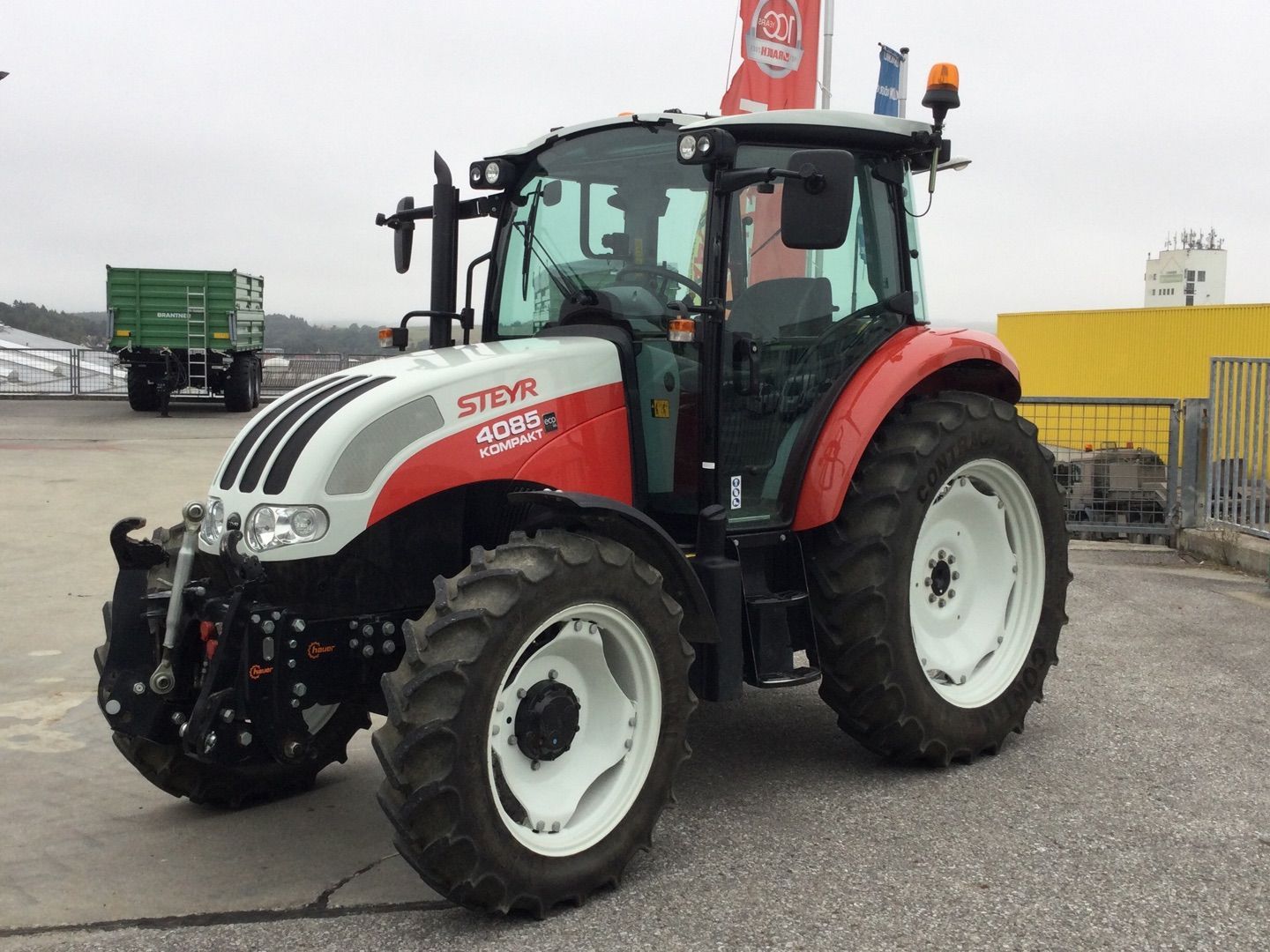 Steyr 4085 Kompakt Tractor €50,000