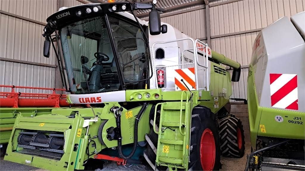 E-FARM: Claas Lexion 670 - Combine harvester - id HEHXVBU - €238,000 - Year of construction: 2017 - Engine hours: 750,Engine power (HP): 435,France