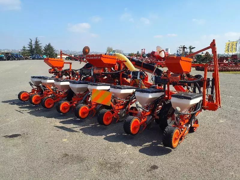 E-FARM: Kuhn pl2-8rgs-repl - Semoir de précision - id PJBVRBQ - 5 000 € - Année: 1998 - France