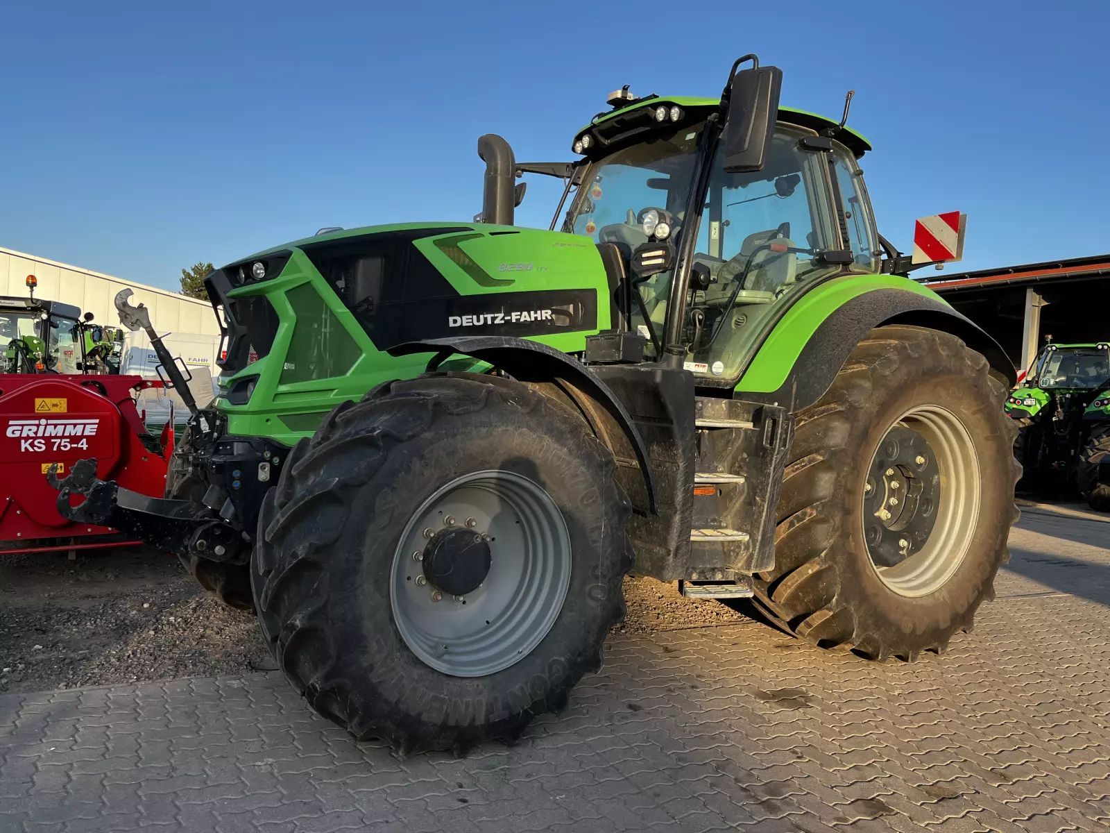 E-FARM: Deutz-Fahr Agrotron 8280 TTV - Traktor - id AY9JZMH - 145.000 € - Leto izgradnje: 2022 - Število ur motorja: 2.100,Moč motorja (HP): 287,Nemčija