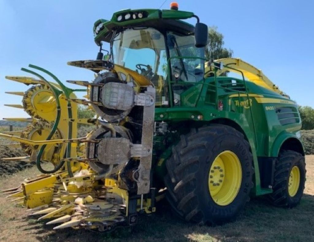 John Deere 8400 Self propelled forage harvester €180,000