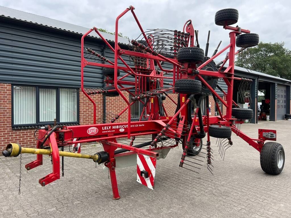 E-FARM: Lely hibiscus 915 cd vario - Faneuse - id 3VJCWID - 12 500 € - Année: 2013 - Pays-Bas