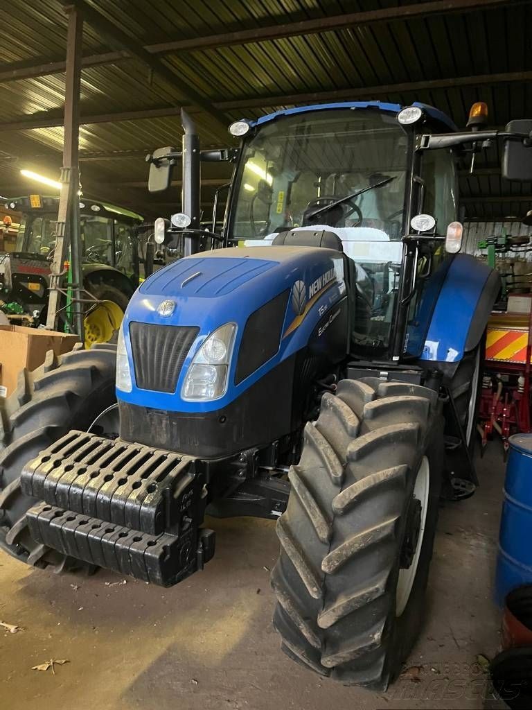 E-FARM: New Holland T5.115 - Tractor - id KPS9NN5 - 45.000 EUR - Anul: 2016 - Citeste ore: 945,Muterea motorului: 115,Italia