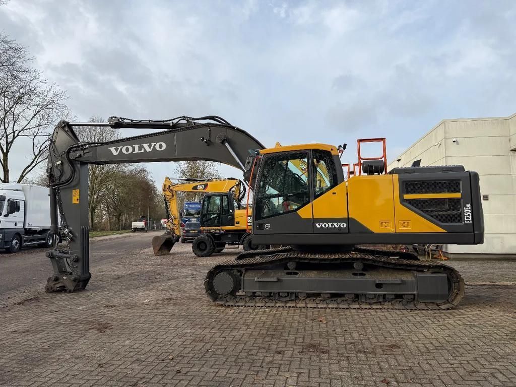 VOLVO ec250e Excavadora de orugas 65.000 €