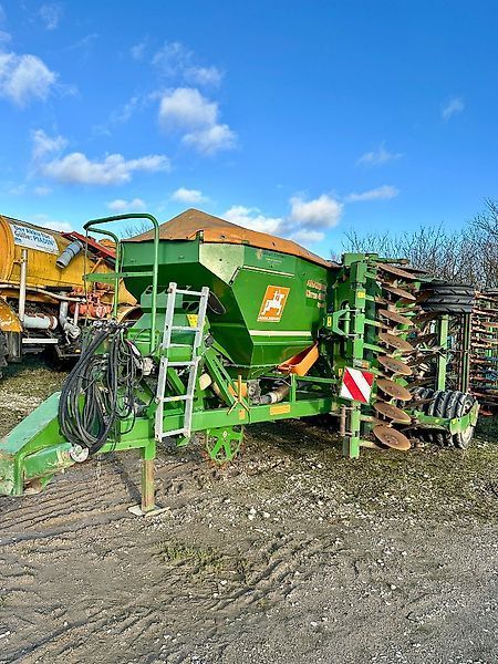 E-FARM: Amazone cirrus 4001 special - Siewnik rzędowy/agregat uprawowo-siewny - id BTUFEY9 - 15 800 € - Rok produkcji: 2009 - Niemcy