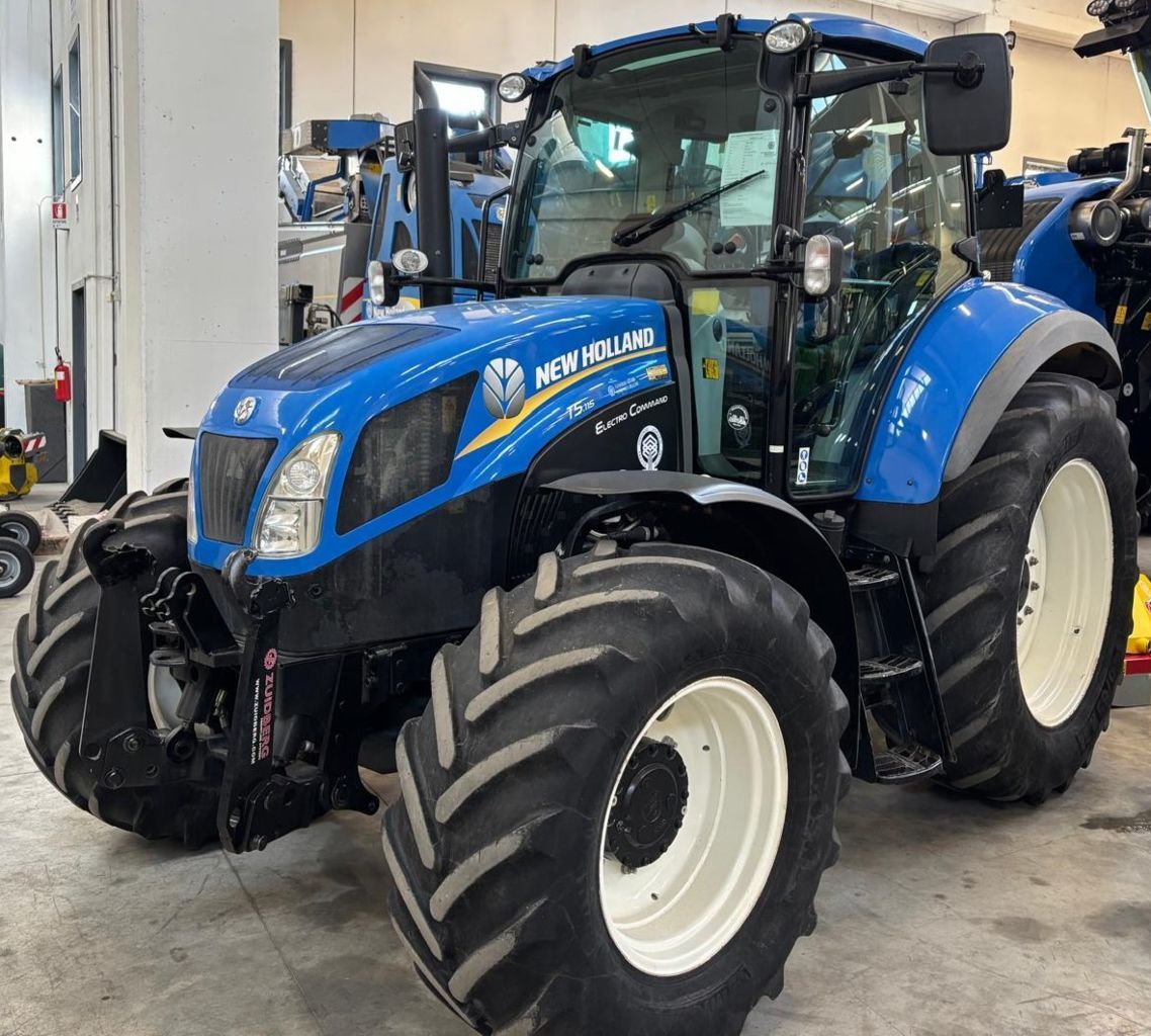 E-FARM: New Holland T5.115 - Tractor - id 6RQSNDJ - 48.000 € - Año: 2015 - Horas: 3550,Potencia del motor: 115,Italia