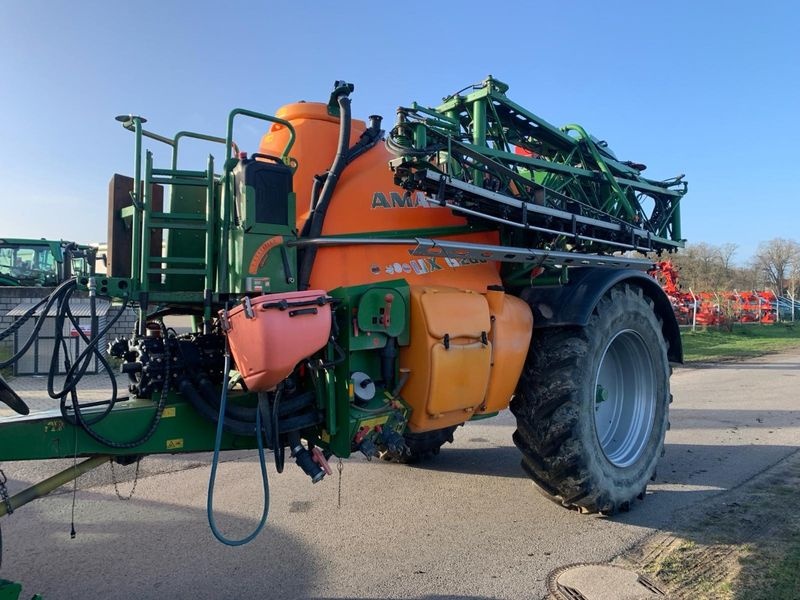 Amazone UX 5200 Super (18) sprayers €27,000