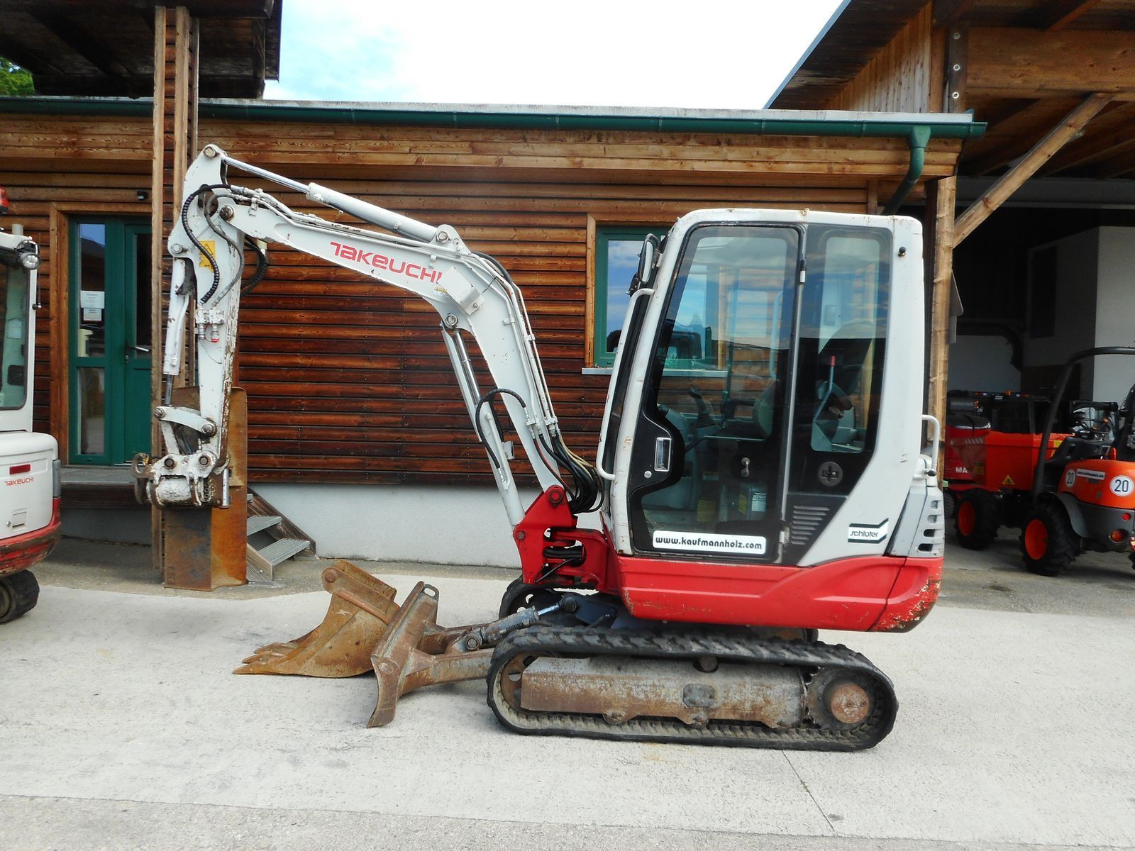 E-FARM: Takeuchi tb 228 ( 2.810kg ) powertilt - Excavadora - id MC3G44K - 22.500 € - Año: 2010 - Potencia del motor: 24,Austria