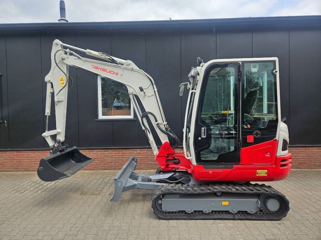 Takeuchi TB 240 Mini kotrógép 40 950 EUR