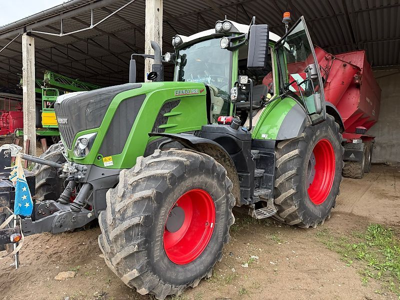 E-FARM: Fendt 828 Vario Profi+ - Tractor - id PTZNIL7 - €144,000 - Year of construction: 2022 - Engine hours: 4,200,Engine power (HP): 280,Germany
