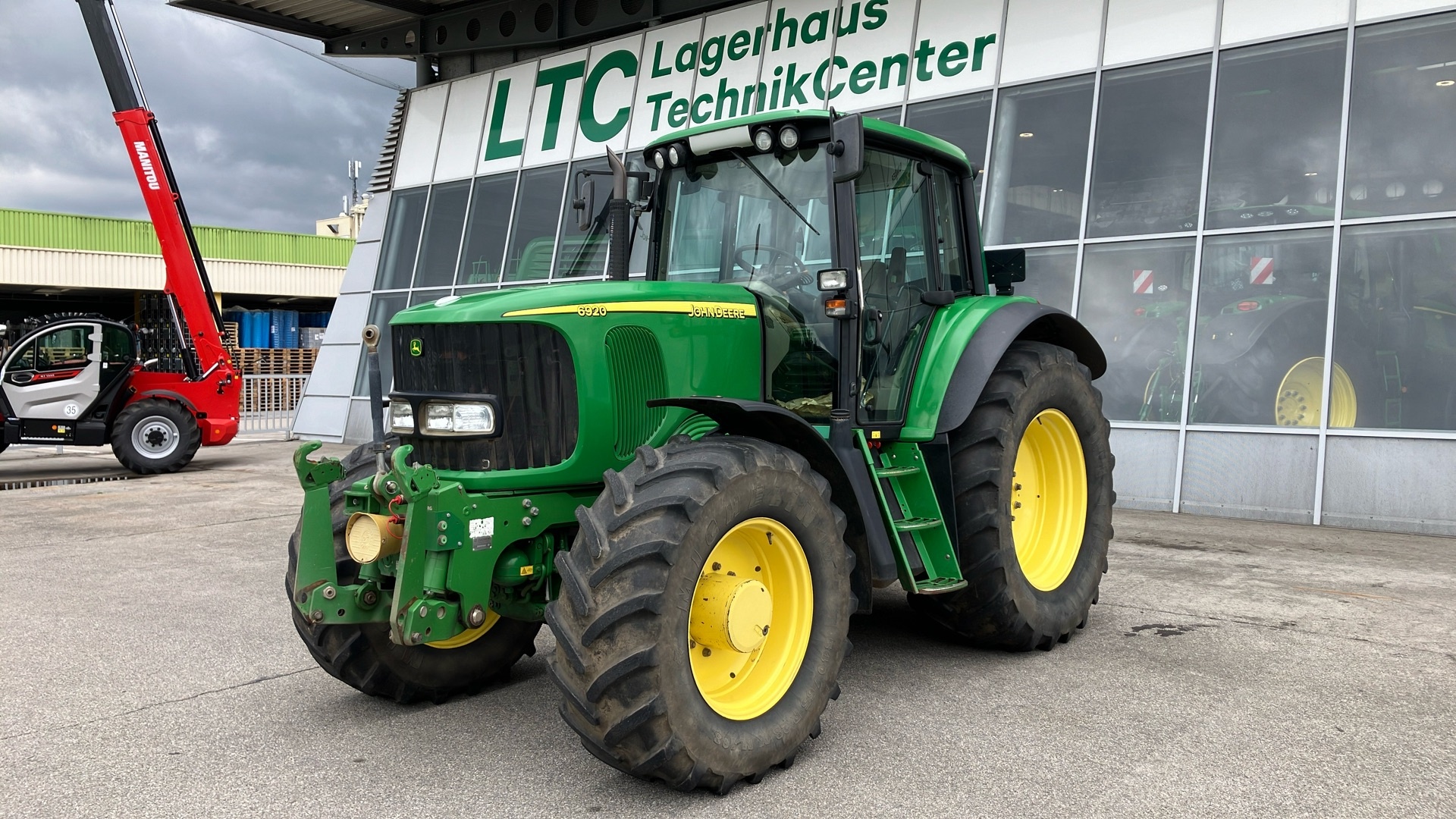 John Deere 6920 tractor €49,500