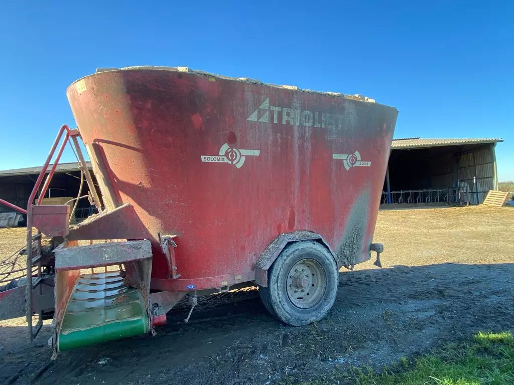 E-FARM: TRIOLIET Solomix 2 - 2000 VL - Mixer feeder - id G3AMJCK - €11,500 - Year of construction: 2009 - France