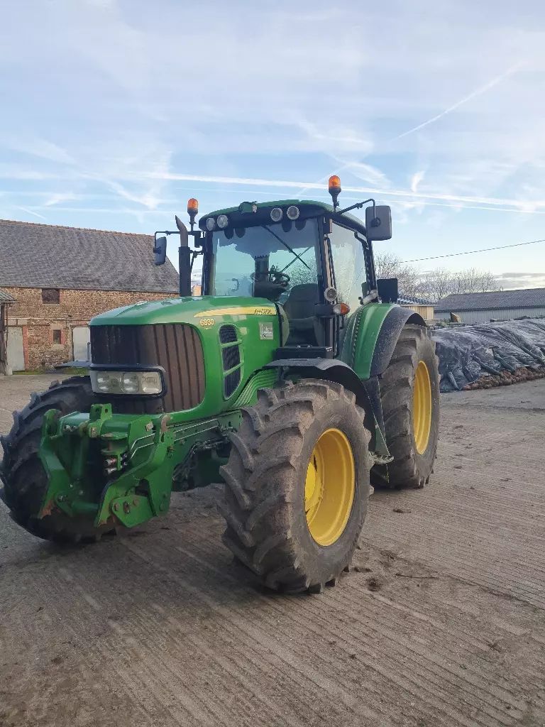 E-FARM: John Deere 6830 Premium - Tractor - id GCLHJHZ - 50.000 € - Año: 2011 - Potencia del motor: 145,Francia