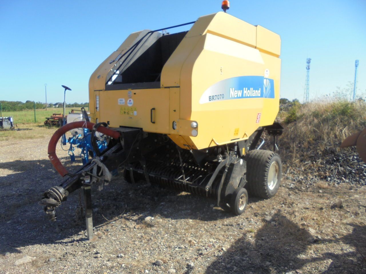 E-FARM: New Holland CSX 7070 - Ballenpresse - id KTR7SNE - 8.000 € - Baujahr: 2010 - Ballenanzahl: 14.500,Frankreich