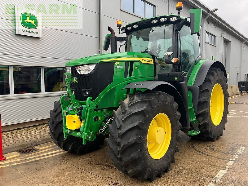 John Deere 6R 215 Traktor