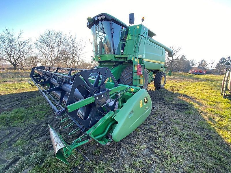 E-FARM: John Deere W 650 - Combine harvester - id ZYIELJA - €53,858 - Year of construction: 2008 - Engine hours: 5,111,Engine power (HP): 340,Hungary
