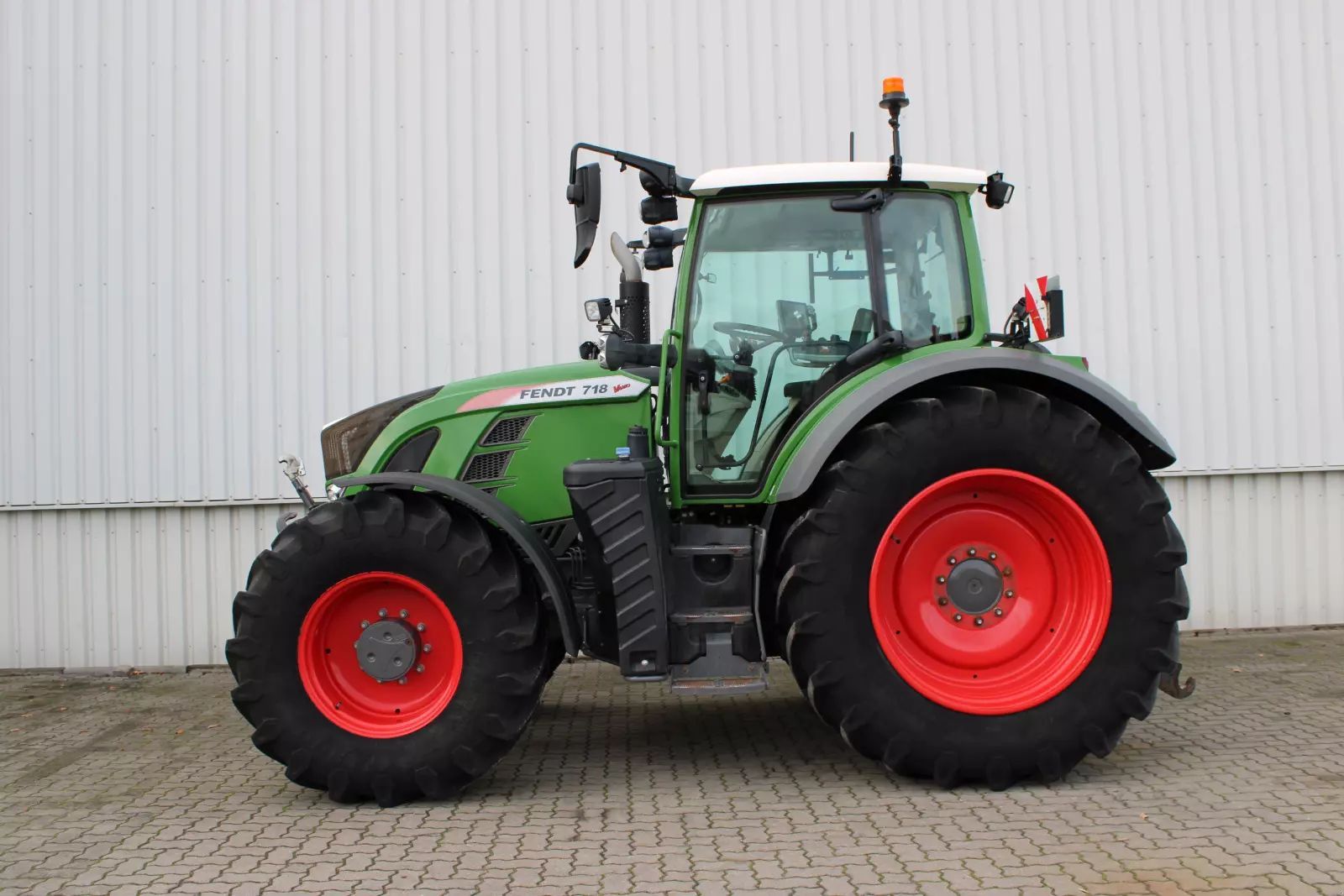 Fendt 718 Vario Profi Plus Tractor €105,000