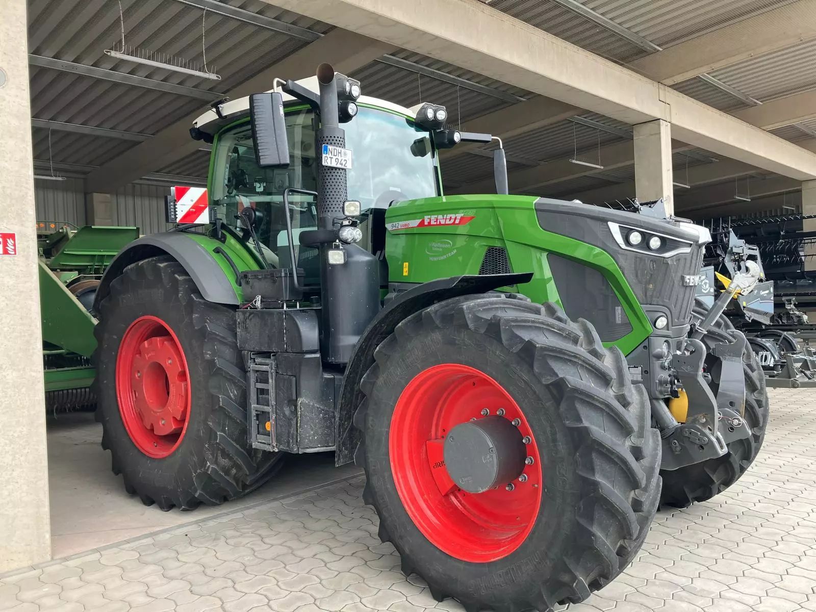 E-FARM: Fendt 942 Vario ProfiPlus - Traktor - id H9YYVTD - 309.000 € - Baujahr: 2023 - Abgelesene Motorstunden: 1.012,Motorleistung (PS): 415,Deutschland