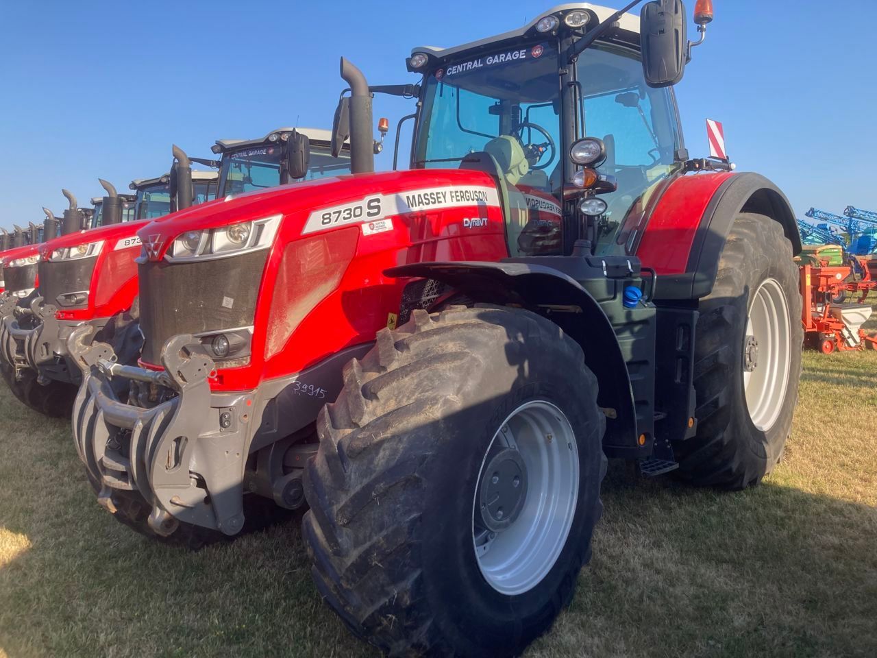 E-FARM: Massey Ferguson 8730 Dyna-VT - Tracteur - id WPBUWIA - Année: 2021 - Lecture du nombre d'heure: 2 700,Puissance du moteur (chevaux): 300,France