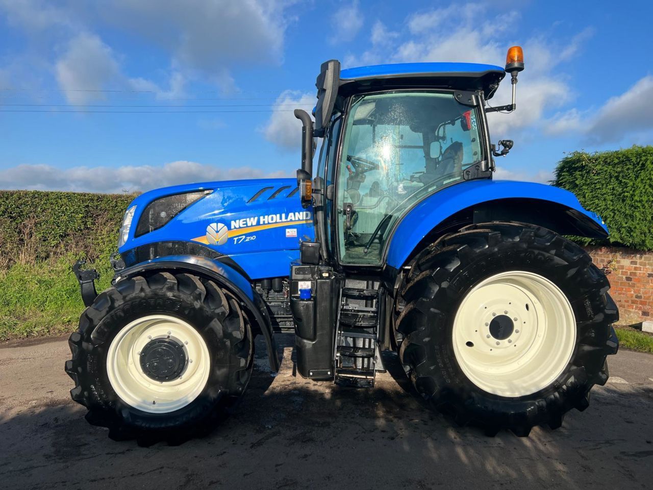 New Holland T7.210 Traktor 87 090 EUR