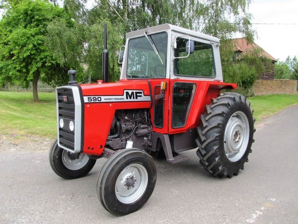 Massey Ferguson 590 Traktor