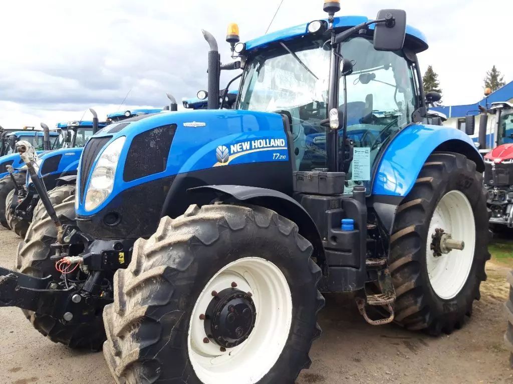 E-FARM: New Holland T7.210 - Трактор - id PLLP3J4 - 48 000 € - Година на построяване: 2013 - Работни часове на двигателя: 5700,Мощност на двигателя (HP): 210,Франция