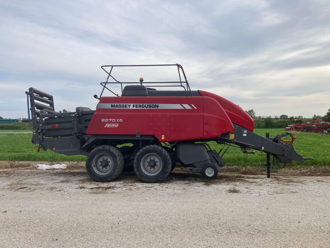 Massey Ferguson 2270 xd Baler €98,000
