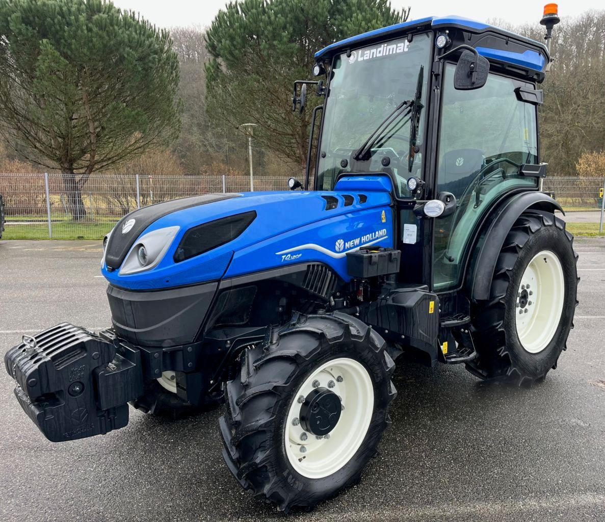 E-FARM: New Holland t4.120 f new pont suspendu - Tractor - id VDIXFSN - €68,200 - Year of construction: 2025 - Engine hours: 687,Engine power (HP): 120,France
