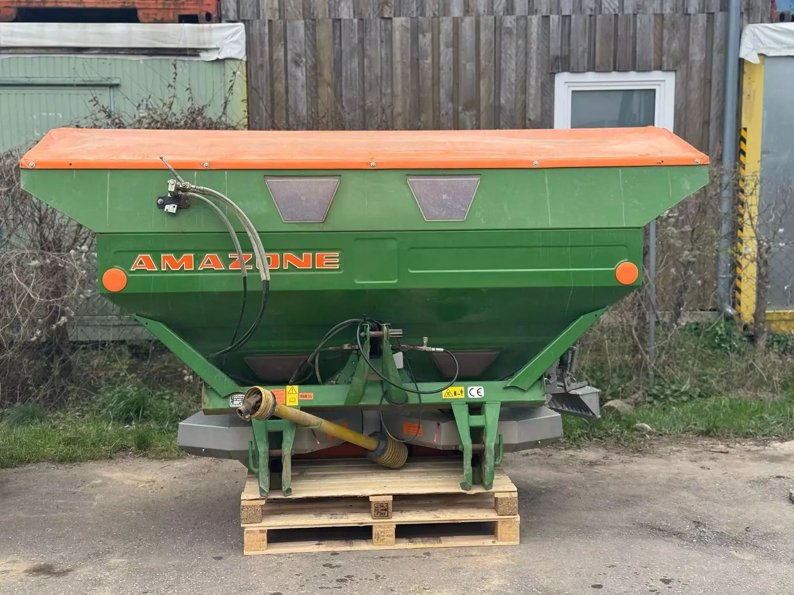 E-FARM: Amazone za-m maxi s 1500 - Epandeur d'engrais - id TUWTT9K - Année: 2003 - Autriche