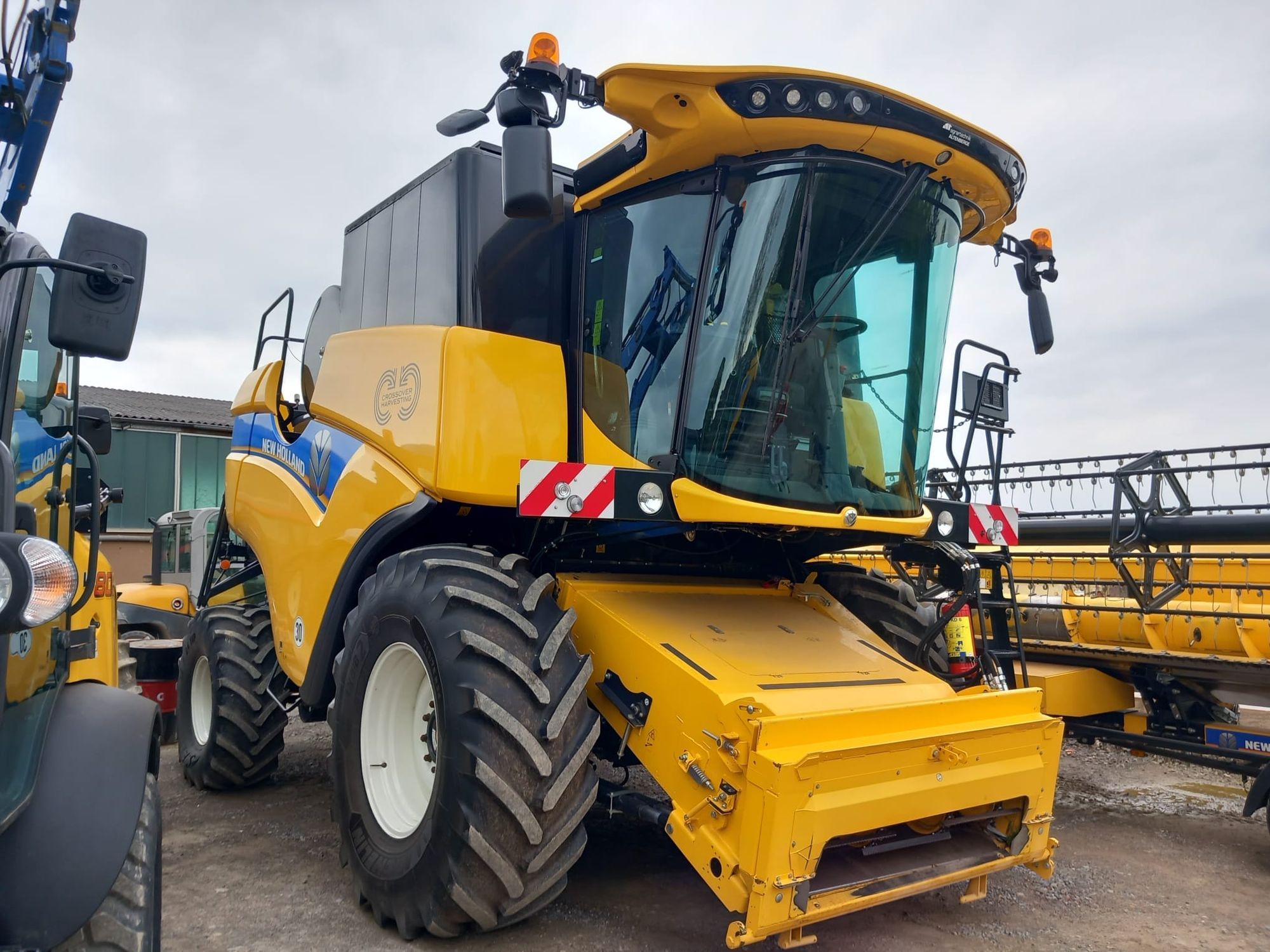 E-FARM: New Holland CH 7.70 - Cosechadora - id PFVD8MW - 187.500 € - Año: 2021 - Horas: 260,Potencia del motor: 374,Alemania