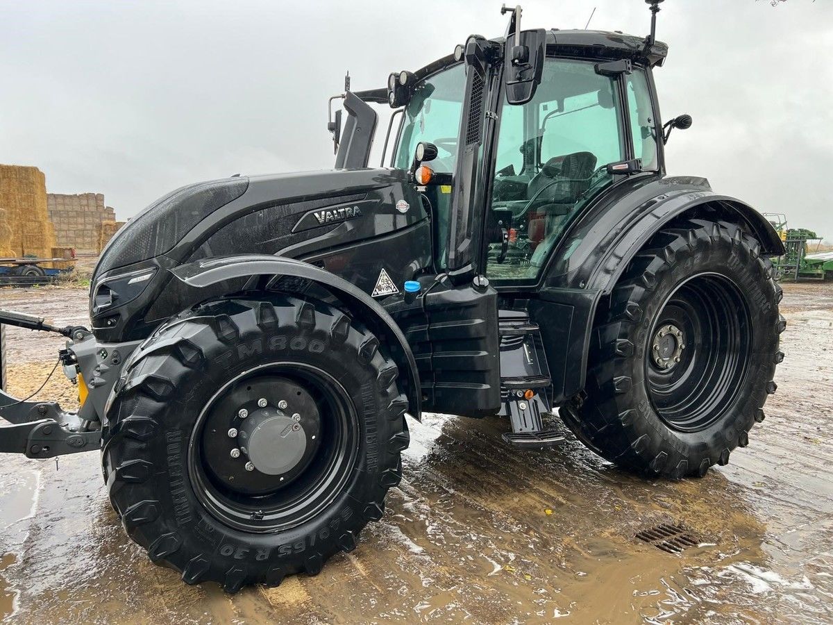 E-FARM: Valtra T174e - Tracteur - id AHWSYAG - 93 790 € - Année: 2021 - Lecture du nombre d'heure: 3 750,Royaume-Uni