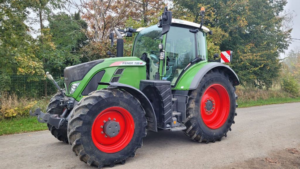 E-FARM: Fendt 720 Vario ProfiPlus - Traktor - id TTXXHEL - 115.000 € - Baujahr: 2020 - Abgelesene Motorstunden: 4.850,Motorleistung (PS): 200,Frankreich