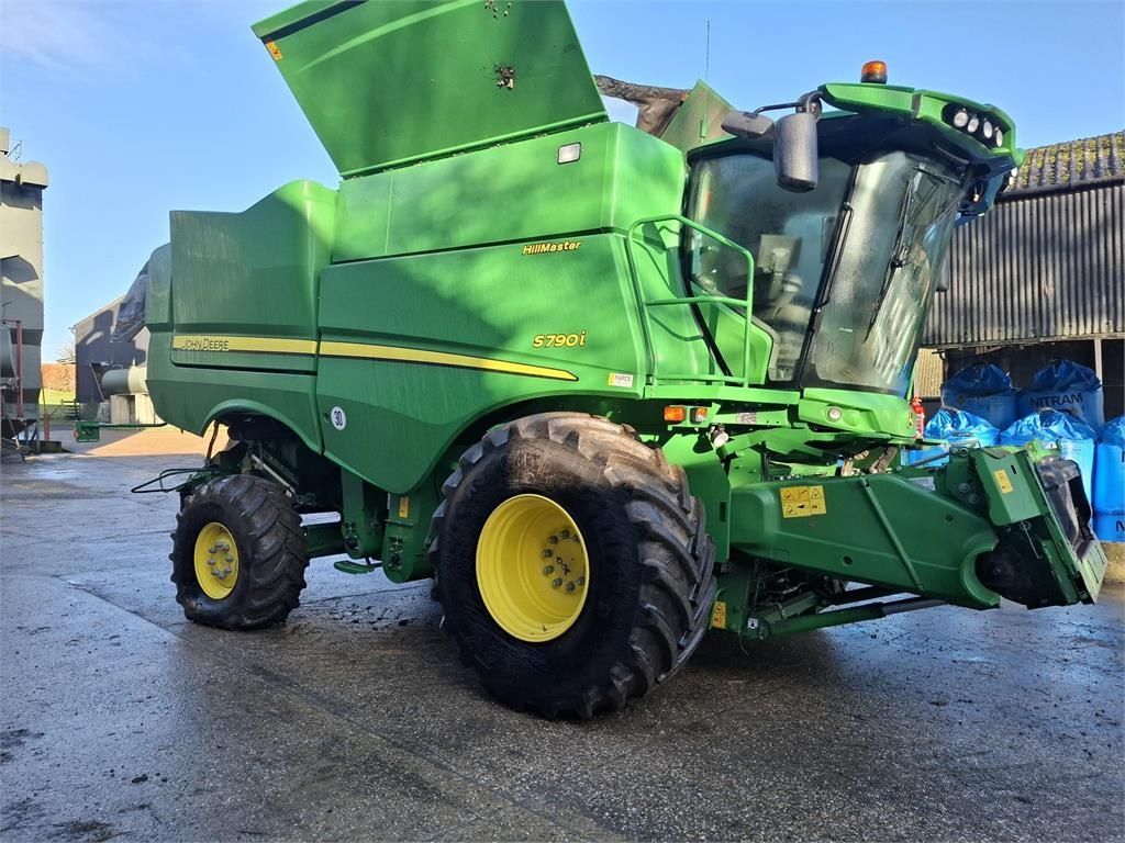 John Deere S 690 i Kombajn zbożowy 251 576 €