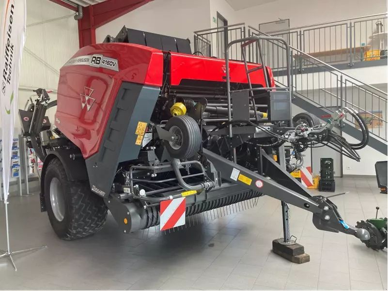 E-FARM: Massey Ferguson 4160 v protec 25 messer - Baler - id KZVPCJW - €85,000 - Year of construction: 2022 - Germany