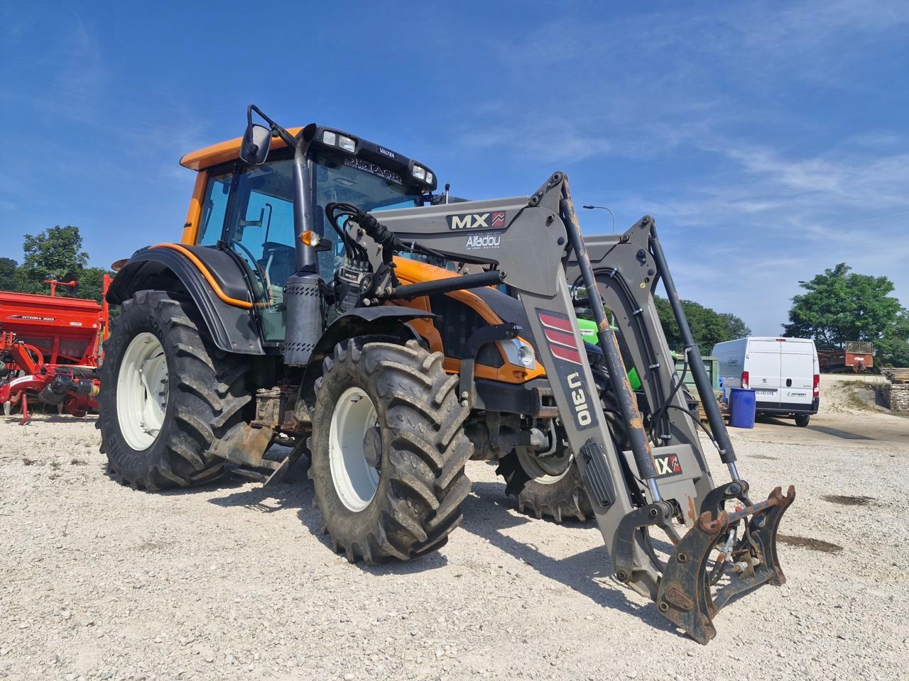 E-FARM: Valtra N 103 - Traktor - id KKLRITT - 45.000 € - Baujahr: 2014 - Abgelesene Motorstunden: 2.400,Motorleistung (PS): 110,Frankreich