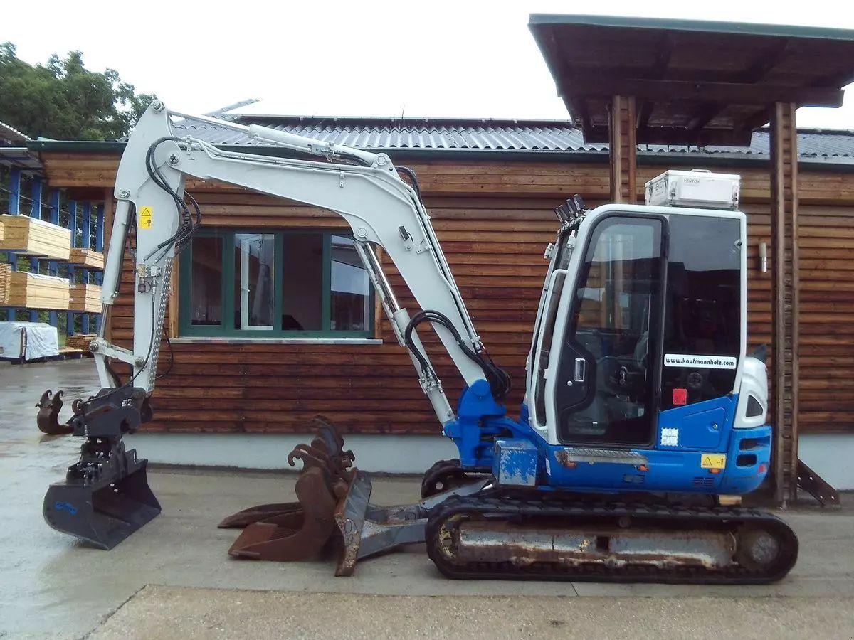 Takeuchi tb 260 ( 5.735kg ) hydr. sw + 3 löffel Mini-pelle 36 900 €