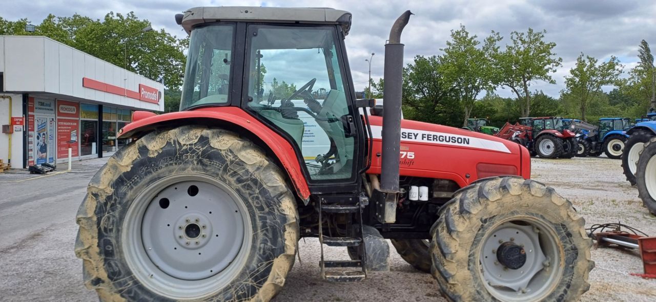 E-FARM: Massey Ferguson 6475 - Tractor - id R7BJK8A - 25.500 € - Año: 2004 - Horas: 8966,Potencia del motor: 135,Francia