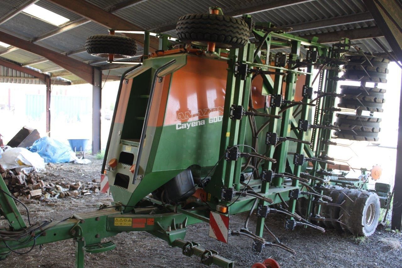 E-FARM: Amazone Cayena 6001 C - Såning - id VKF8WYD - 39.745 € - Produktionsår: 2012 - Storbritanien