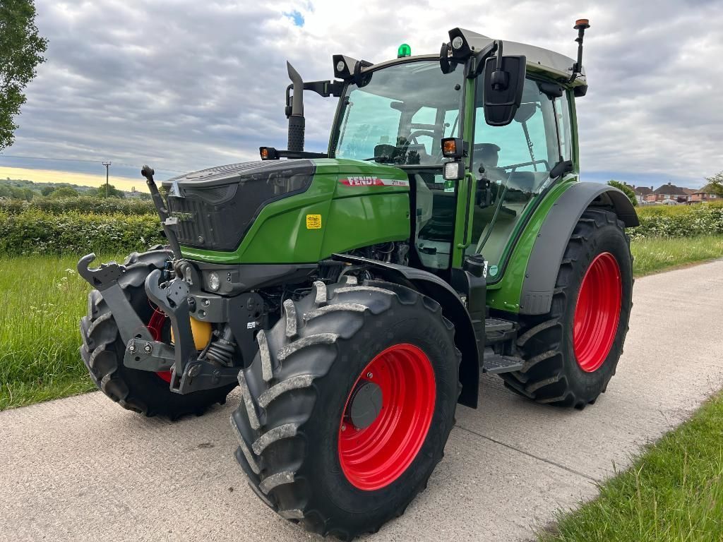 Fendt 211 Vario Tractor €79,961