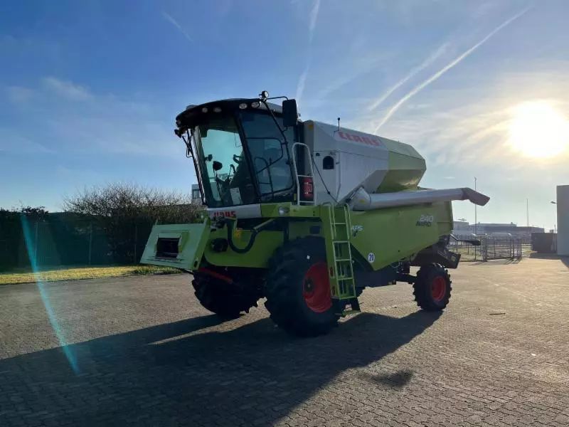 Claas Avero 240 Combine harvester