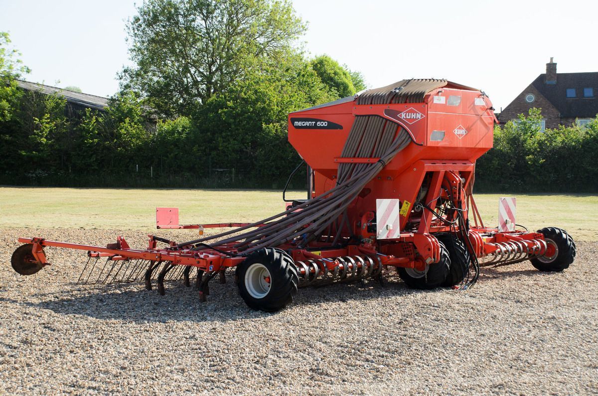 E-FARM: Kuhn megant 600 tine drill 6m - Siewnik bezpośredni - id TQFBTKK - 18 936 € - Rok produkcji: 2008 - Zjednoczone Królestwo