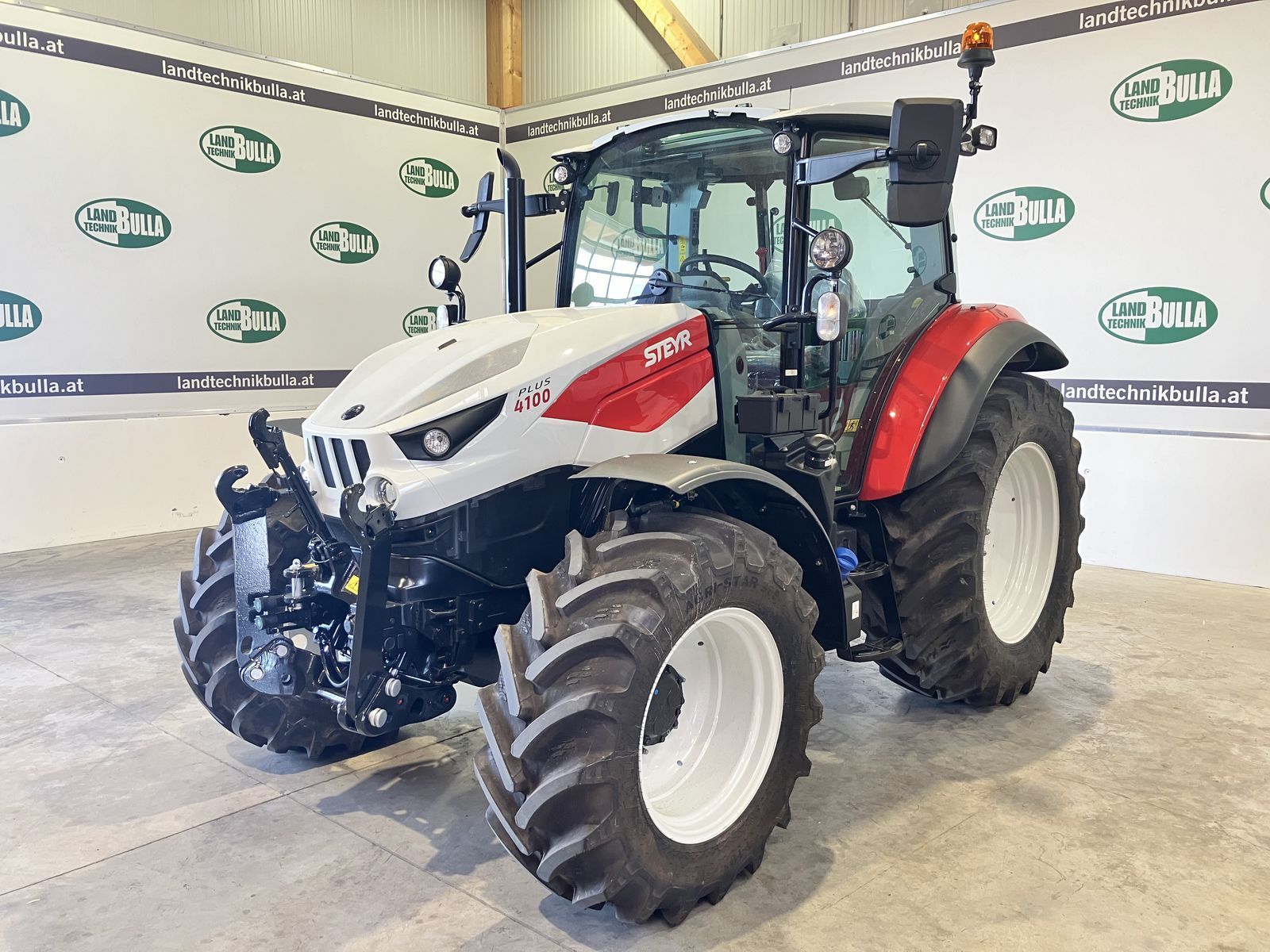 E-FARM: Steyr Kompakt 4100 - Tractor - id PPLRNAV - Año: 2025 - Potencia del motor: 100,Austria