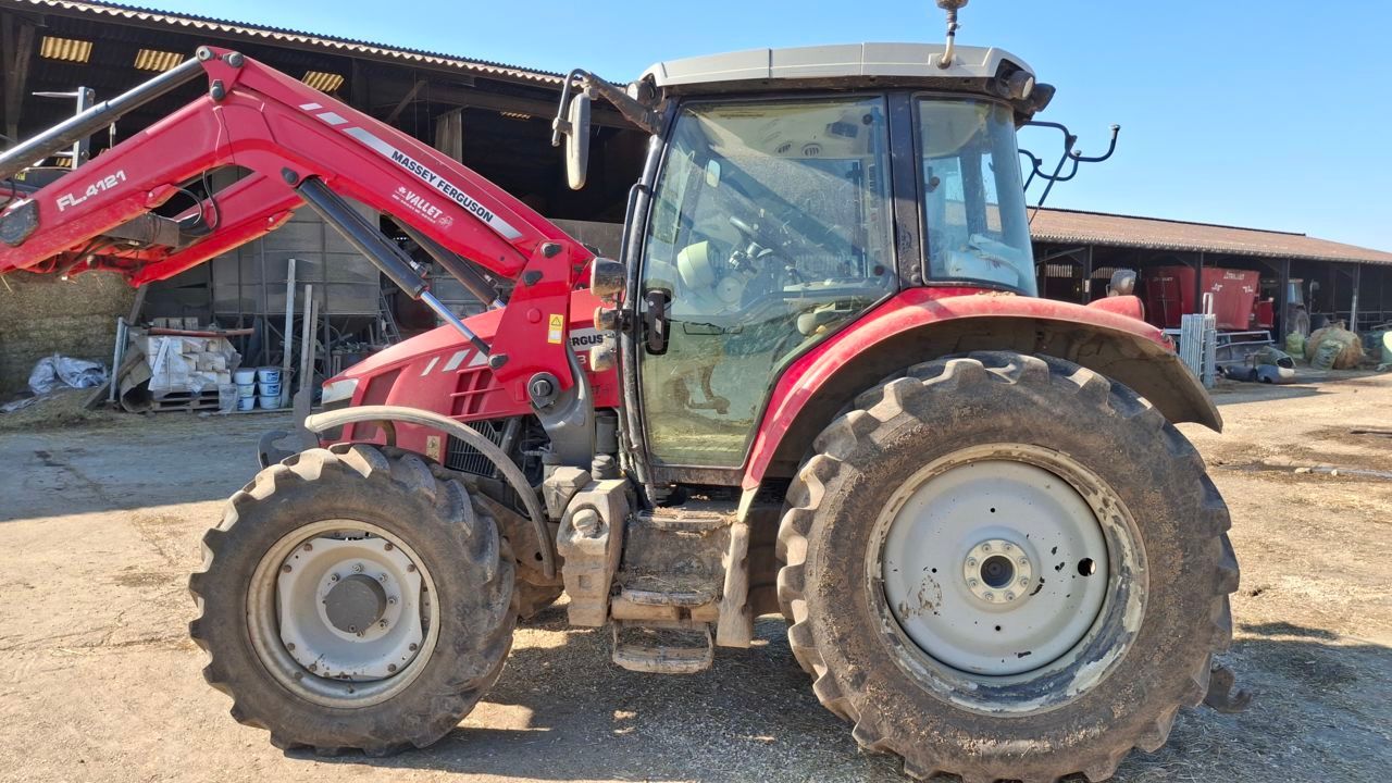 E-FARM: Massey Ferguson 5713SL Dyna-4 - Tracteur - id CAC6NG8 - 52 000 € - Année: 2017 - Lecture du nombre d'heure: 5 600,Puissance du moteur (chevaux): 130,France