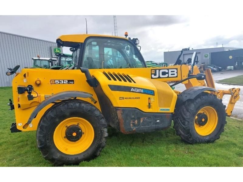 E-FARM: JCB 532-70 agripro - Chargeur télescopique  - id JL34HVV - 63 500 € - Année: 2020 - Lecture du nombre d'heure: 3 260,Puissance du moteur (chevaux): 145,France