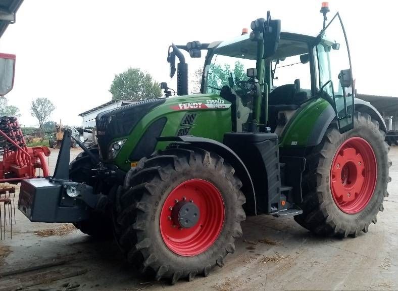 E-FARM: Fendt 720 Vario Profi - Traktor - id MXQQQR4 - 135 000 EUR - Gyártási év: 2021 - Üzemóra (motor): 1700,Motor teljesítménye (LE): 188,Olaszország