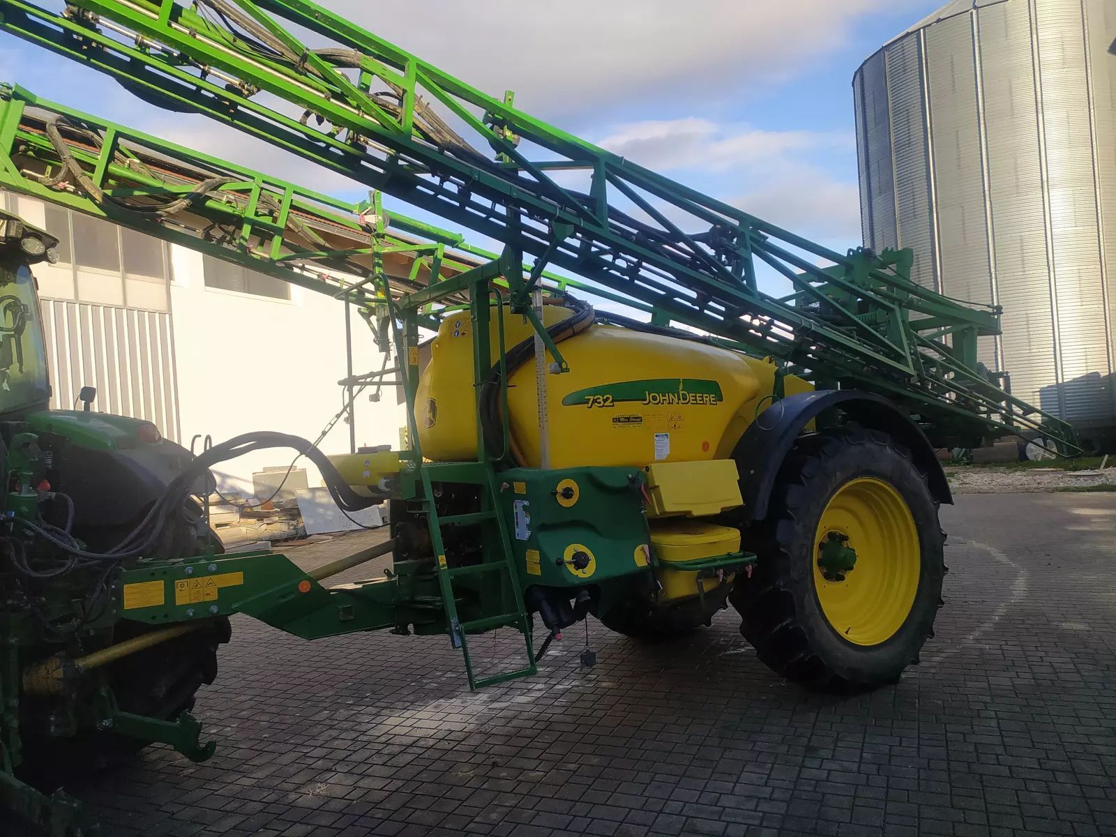 John Deere 732 Opryskiwacz 16 800 €
