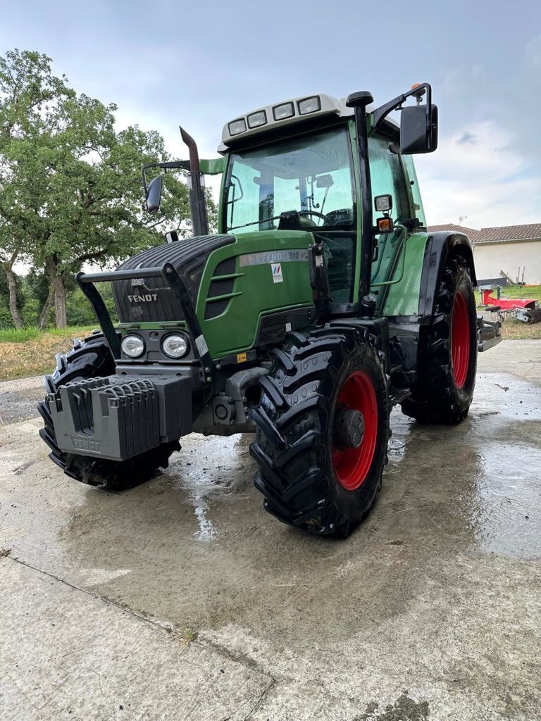 E-FARM: Fendt 310 Vario - Tractor - id ZKG2WVH - 45.000 € - Año: 2007 - Horas: 6.555,Potencia del motor: 100,Francia