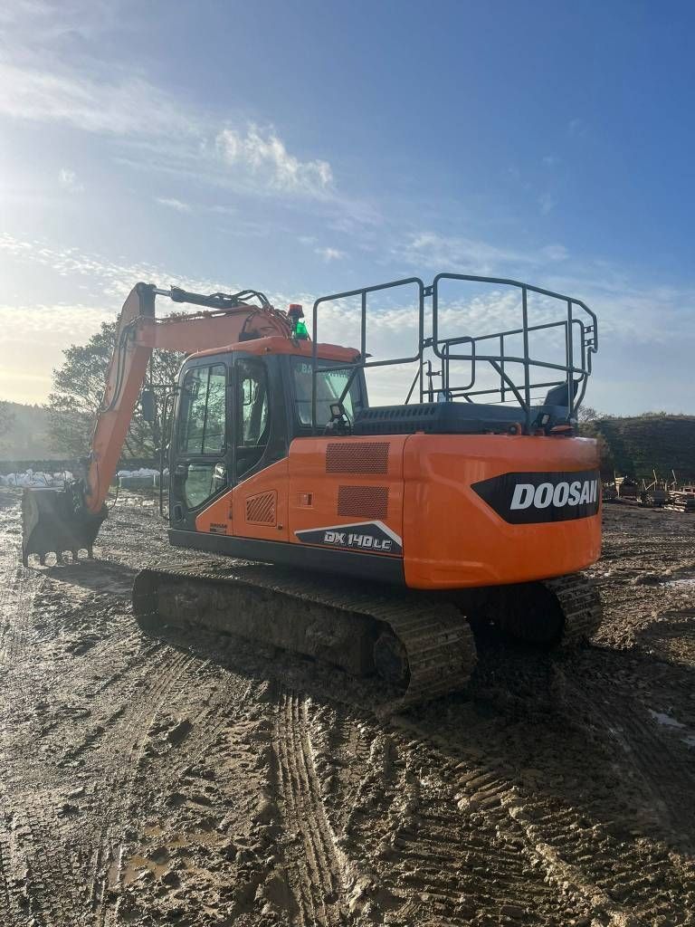 Doosan dx 140 lc Crawler excavator €40,411