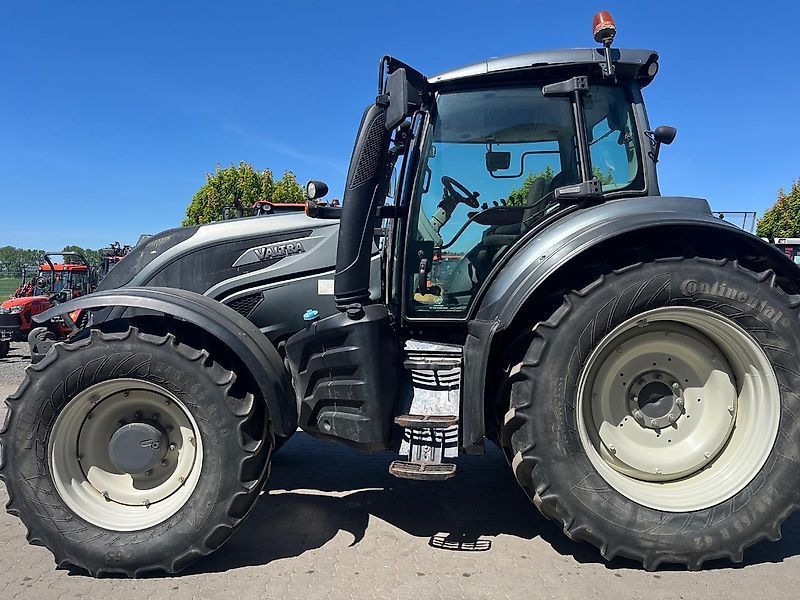 E-FARM: Valtra T174e - Tracteur - id EYPLFS7 - 76 471 € - Année: 2017 - Lecture du nombre d'heure: 3 403,Allemagne