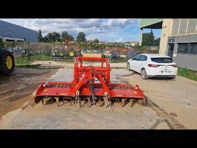 E-FARM: Kuhn HRB 303 D - Rastra de discos y disco compacto - id AUR5USH - 9500 € - Año: 2013 - Francia